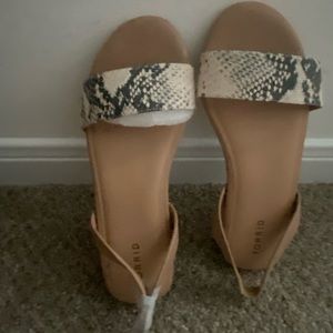 Nude snake skin start block heel 10w NWT